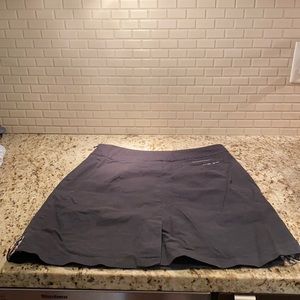 Burberry black skort with Burberry piping and lining. Pocket on the right side